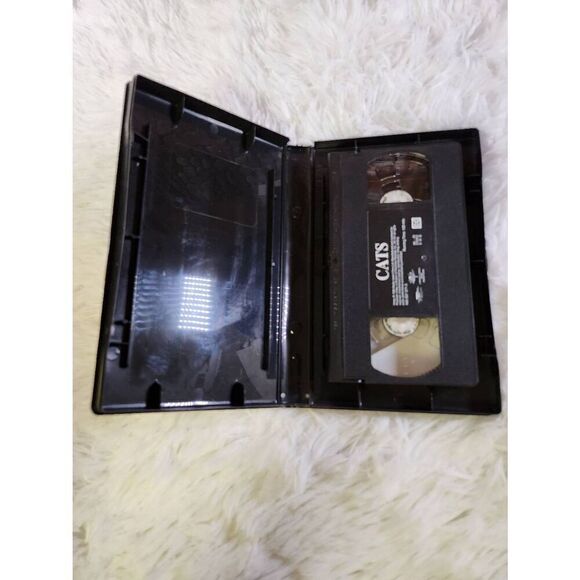 Cats VHS Pre-owned - Picture 3 of 4